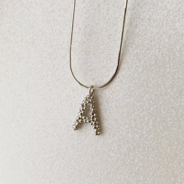 vardo raide pakabukas sidabras