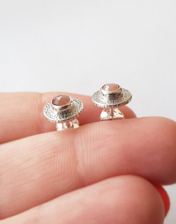 minimalistiniai auskarai