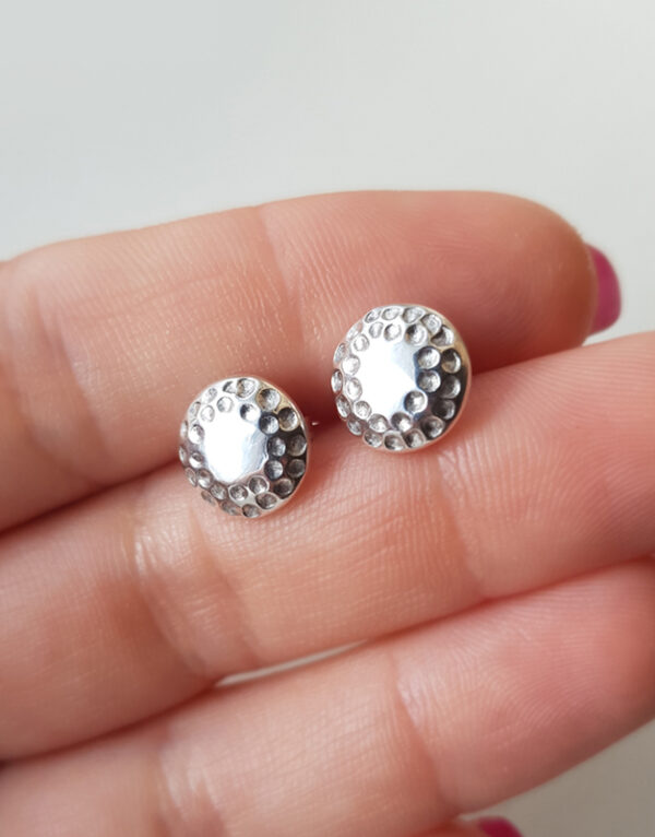 mieli auskarai kasdienai