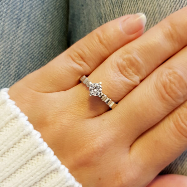 nestandartinis suzadetuviu ziedas vilnius