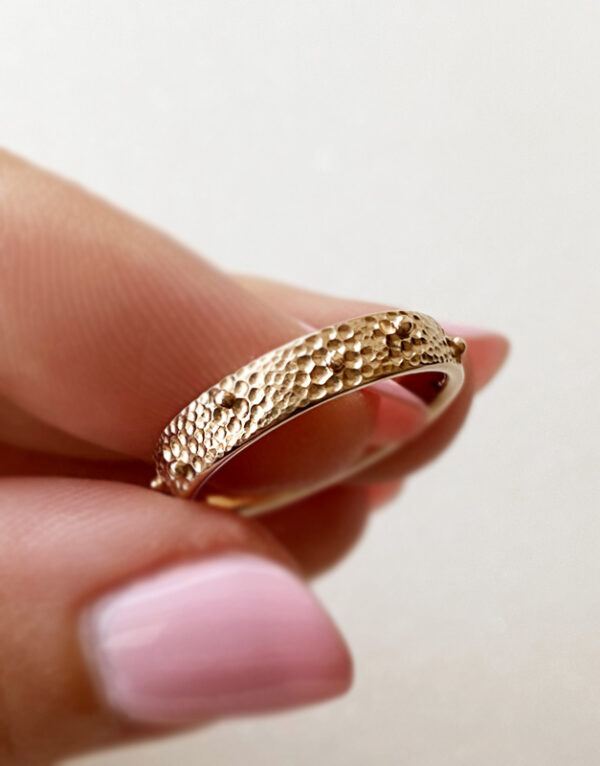 auksinis moteriskas ziedas