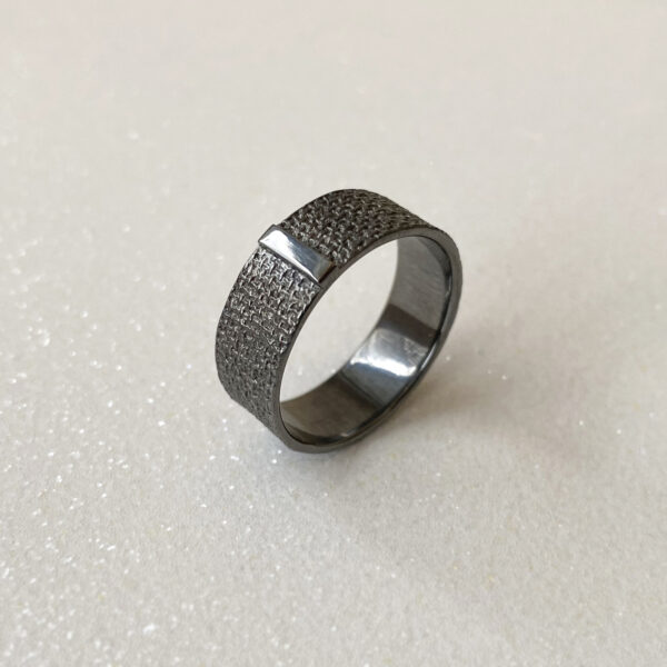 juodas vyriskas ziedas