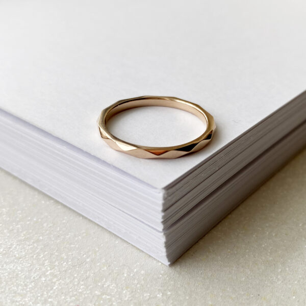 plonas auksinis ziedas