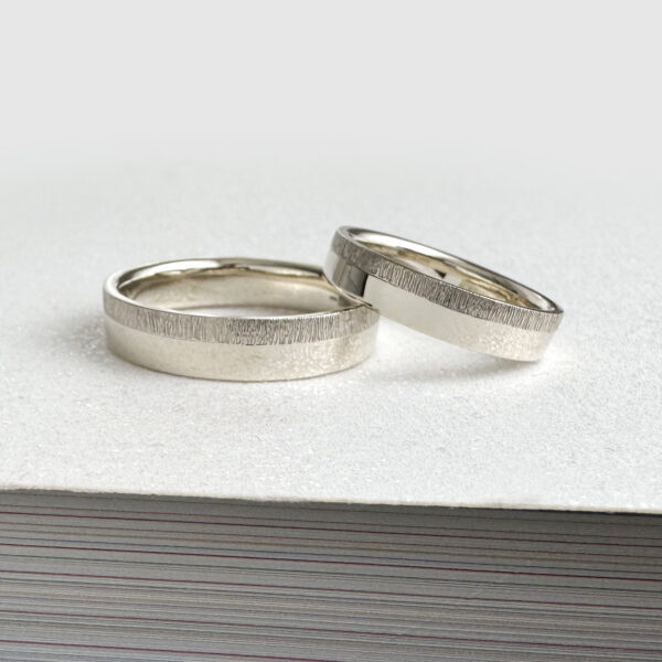 Balto aukso vestuviniai žiedai