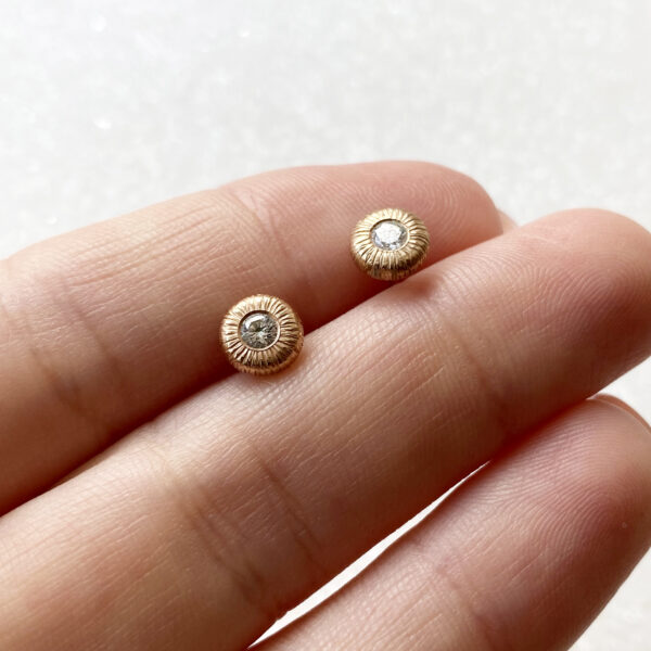 6mm auskarai su deimantais