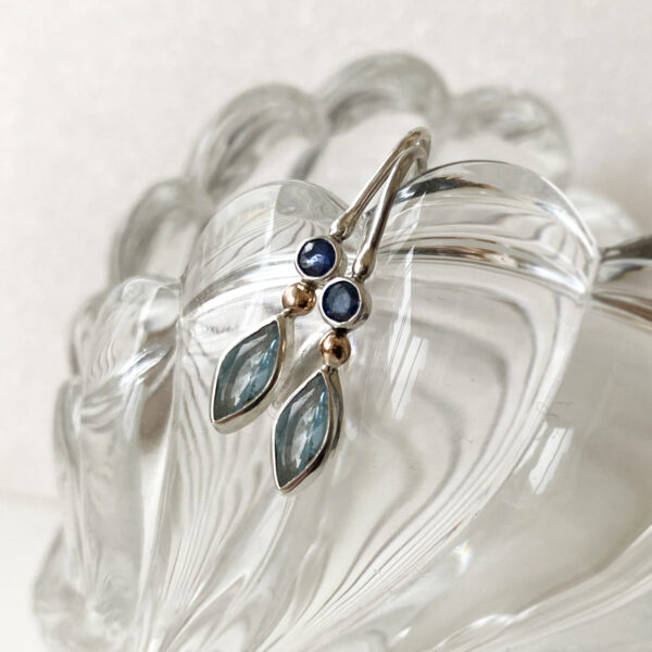 Auskarai su safyrais ir topazais Auskarai su safyrais ir topazais