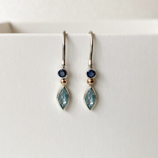 Auskarai su safyrais ir topazais Auskarai su safyrais ir topazais