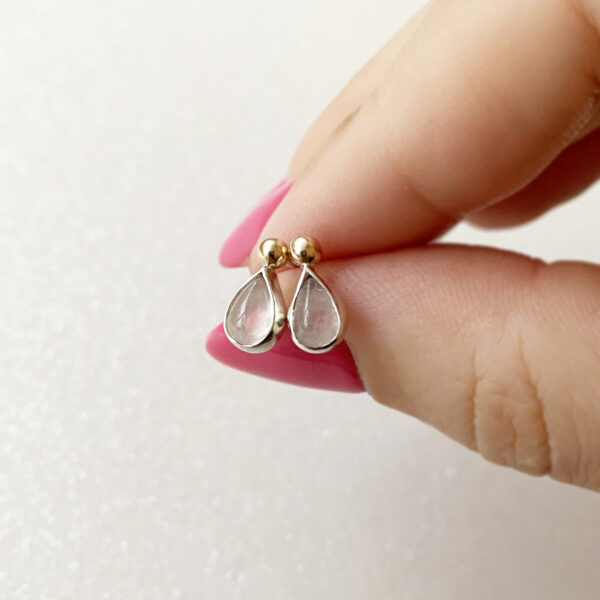 auskarai su roziniu kvarcu