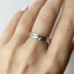 Ziedas su chromdiopsidu