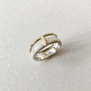 isskirtinis ziedas is sidabro ir aukso