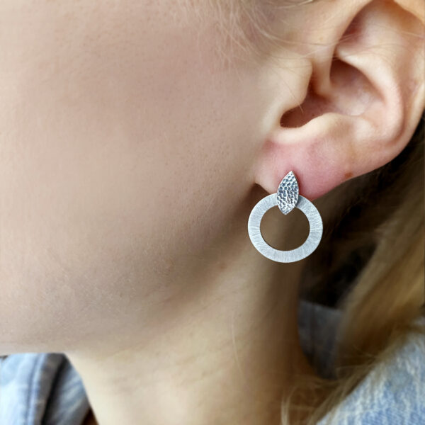 isskirtiniai sidabro auskarai