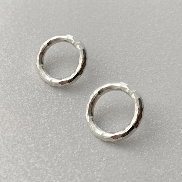 apskritimo formos auskarai