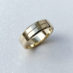 Modernus geltono aukso vestuvinis vyriškas žiedas