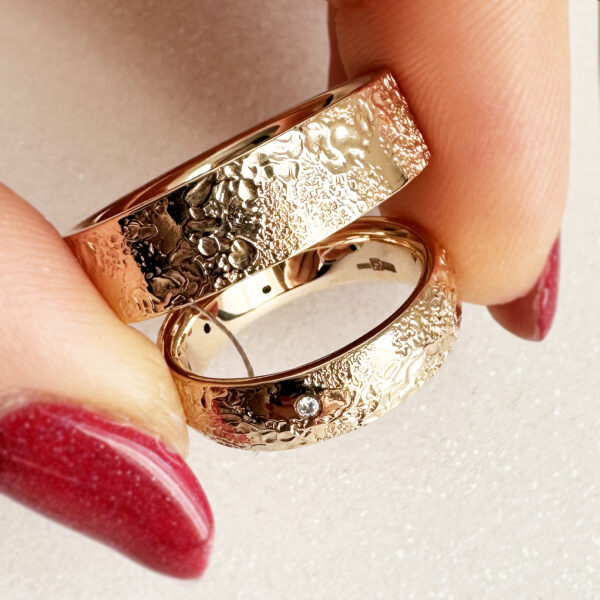 Išskirtiniai rankų darbo vestuviniai žiedai iš raunodo aukso