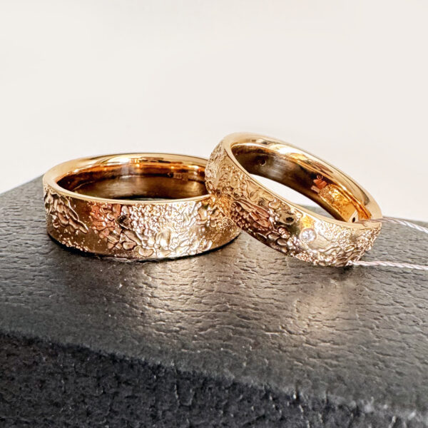 Išskirtiniai rankų darbo vestuviniai žiedai iš raunodo aukso