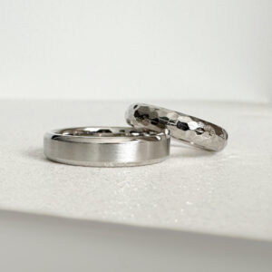 Balto aukso vestuviniai žiedai