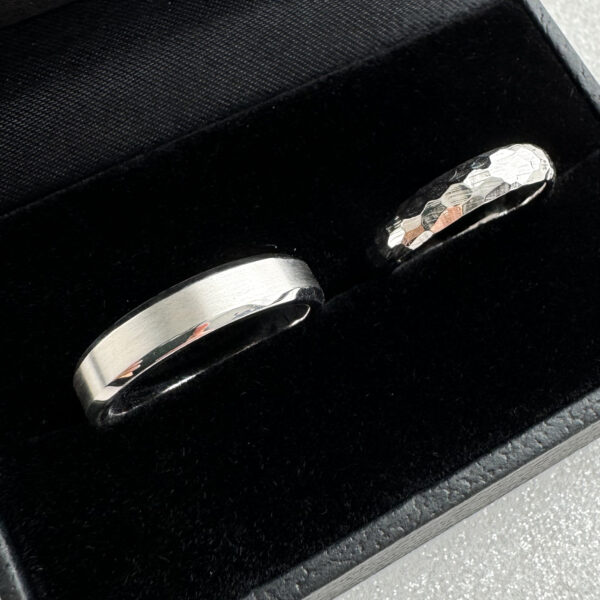 Balto aukso vestuviniai žiedai