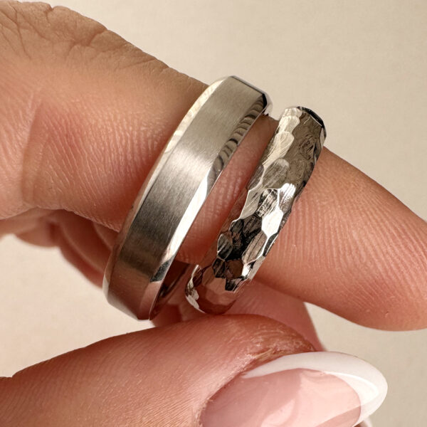 Balto aukso vestuviniai žiedai