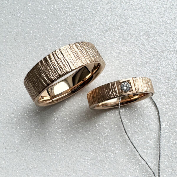 Raudono aukso vestuviniai žiedai