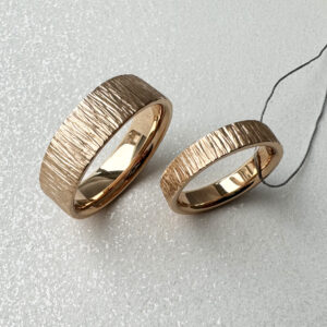 Raudono aukso vestuviniai žiedai