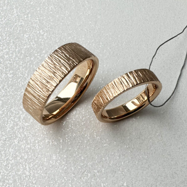 Raudono aukso vestuviniai žiedai