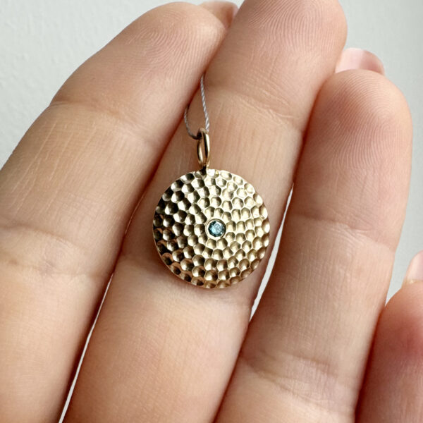 pakabukas su zydru deimantu